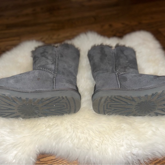 Authentic bailey button uggs - Picture 2 of 3